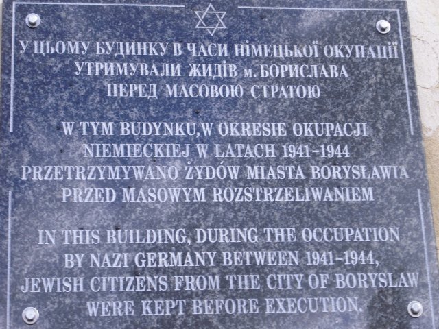 У Бориславі освячено пам’ятну дошку на згадку про невинно убієних під час Голокосту